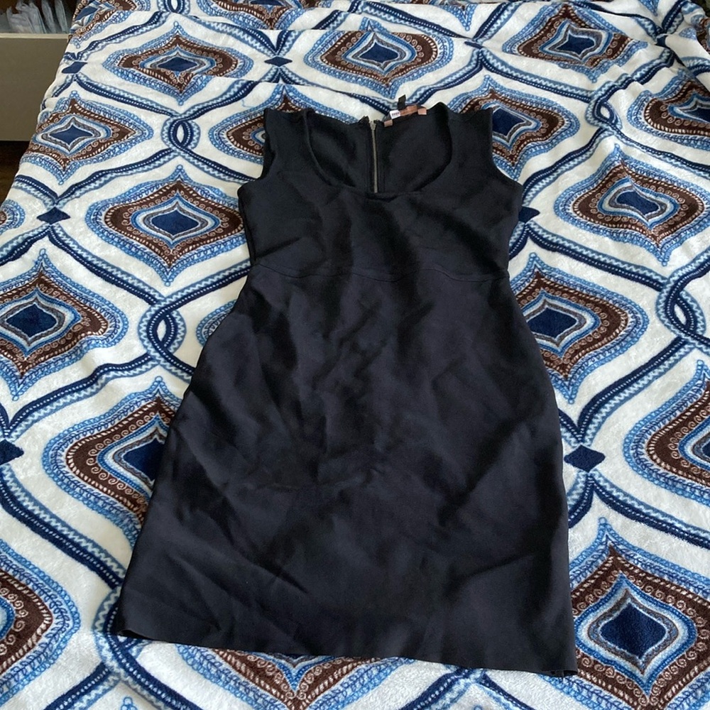 BCBGMaxAzria Black Sheath Midi Dress V-Neck Sleeveless